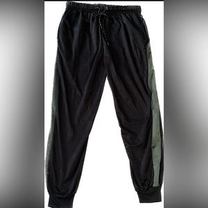 Game Time MENS Black Green Athletic
Joggers size Large
